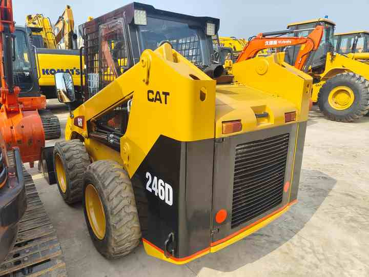 Used Front Loader Tractor CAT 246D Skid Steer Loader / Used Cat 226B 246C 246d Mini Skid Steer Loader in Stock - מעמיס היגוי החלקה: תמונה 5 Used Front Loader Tractor CAT 246D Skid Steer Loader / Used Cat 226B 246C 246d Mini Skid Steer Loader in Stock - מעמיס היגוי החלקה: תמונה 5