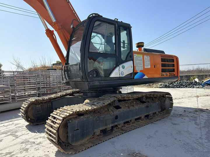 Used Hitachi Zx 350 Excavator with Loe Shipping and Certificate Global Shipping - מחפר סורק: תמונה 2 Used Hitachi Zx 350 Excavator with Loe Shipping and Certificate Global Shipping - מחפר סורק: תמונה 2