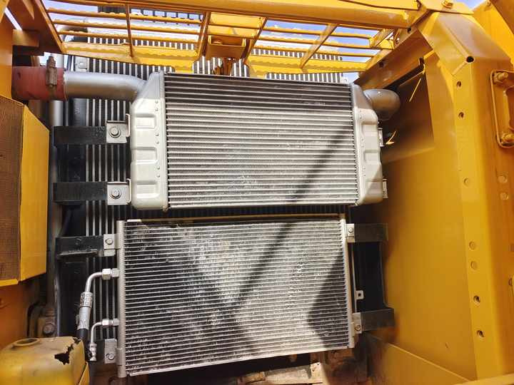 מחפר Used Koamtsu Pc200 Excavator for Sale  Original Japan Brand Koamstu Pc200-7 200-8 Pc220-8 Excavator for Sale [ Copy ] [ Copy ] [ Copy ] [ Copy ]: תמונה 6