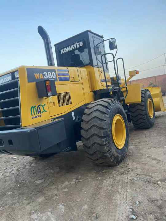 Used Komatsu WA380-3 Front Loader in Very Good Condition Strong Power komatsu 380 Wheel Loader Low Price Hot Sale - מעמיס גלגלים: תמונה 5 Used Komatsu WA380-3 Front Loader in Very Good Condition Strong Power komatsu 380 Wheel Loader Low Price Hot Sale - מעמיס גלגלים: תמונה 5