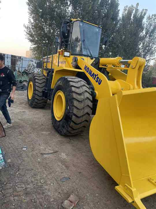 Used Komatsu WA380-3 Front Loader in Very Good Condition Strong Power komatsu 380 Wheel Loader Low Price Hot Sale - מעמיס גלגלים: תמונה 2 Used Komatsu WA380-3 Front Loader in Very Good Condition Strong Power komatsu 380 Wheel Loader Low Price Hot Sale - מעמיס גלגלים: תמונה 2