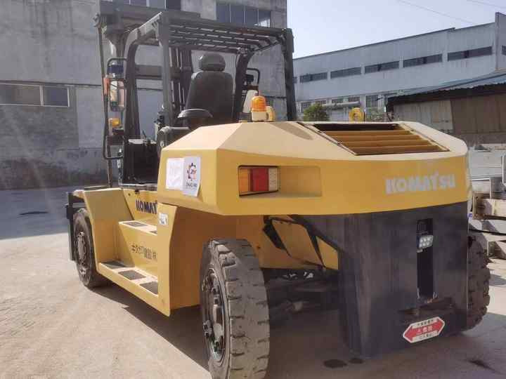 Used Original Japan Brand komatsu 15tons Forklift for Sale Low Working Hours Strong Power - מלגזה: תמונה 2 Used Original Japan Brand komatsu 15tons Forklift for Sale Low Working Hours Strong Power - מלגזה: תמונה 2