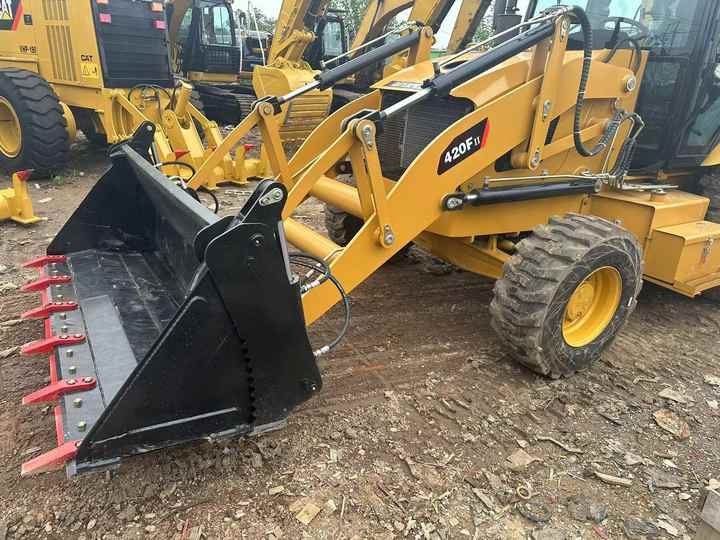 Used Wheel Loader CAT420F Caterpillar 420F Mini Construction Machinery Mini Wheel Skid Steer Loader in Stock - מחפרון: תמונה 4 Used Wheel Loader CAT420F Caterpillar 420F Mini Construction Machinery Mini Wheel Skid Steer Loader in Stock - מחפרון: תמונה 4