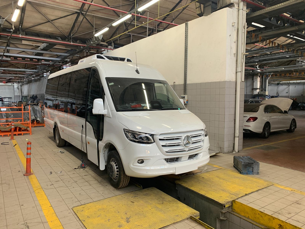 MERCEDES-BENZ SPRINTER 519 - מיניבוס, כלי רכב מסחרי לנוסעים: תמונה 2 MERCEDES-BENZ SPRINTER 519 - מיניבוס, כלי רכב מסחרי לנוסעים: תמונה 2