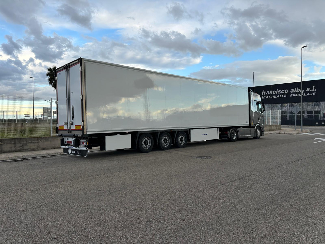 SCANIA S500 - משאית קירור: תמונה 2 SCANIA S500 - משאית קירור: תמונה 2