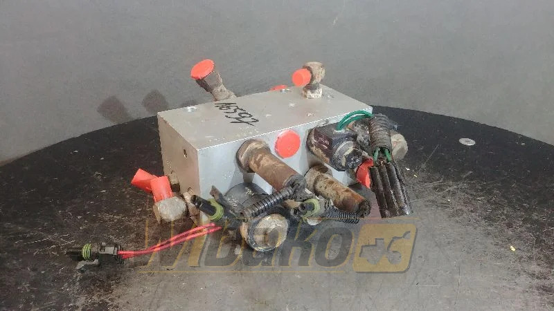 Case 198998A4 E-3 C-2 - שסתום הידרולי עבור מכונת בנייה: תמונה 1 Case 198998A4 E-3 C-2 - שסתום הידרולי עבור מכונת בנייה: תמונה 1