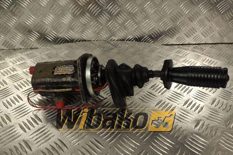 Joystick Liebherr VG7 4/4 TLU 04 9270501 103 - תא ופנים הרכב עבור מכונת בנייה: תמונה 2 Joystick Liebherr VG7 4/4 TLU 04 9270501 103 - תא ופנים הרכב עבור מכונת בנייה: תמונה 2