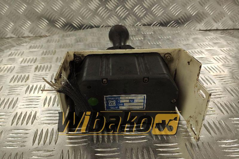 Joystick ZF VTS-3 6006035003 - תא ופנים הרכב עבור מכונת בנייה: תמונה 1 Joystick ZF VTS-3 6006035003 - תא ופנים הרכב עבור מכונת בנייה: תמונה 1