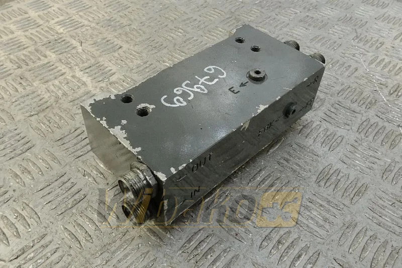 Liebherr 9885358 - מסנן דלק עבור מכונת בנייה: תמונה 1 Liebherr 9885358 - מסנן דלק עבור מכונת בנייה: תמונה 1