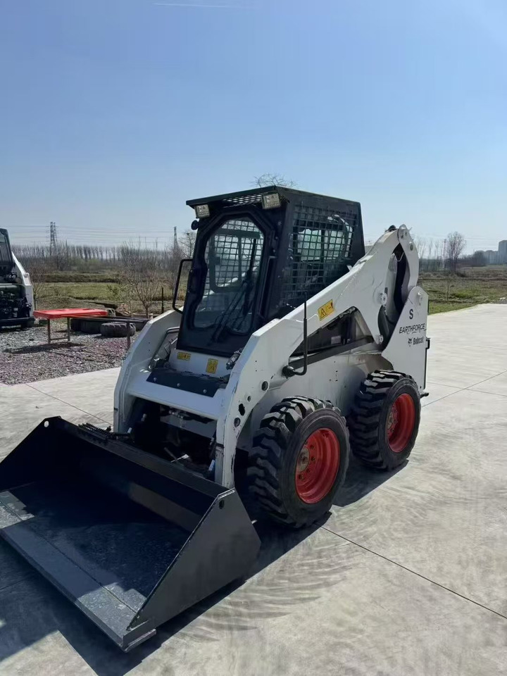 BOBCAT S180 - מעמיס היגוי החלקה: תמונה 3 BOBCAT S180 - מעמיס היגוי החלקה: תמונה 3