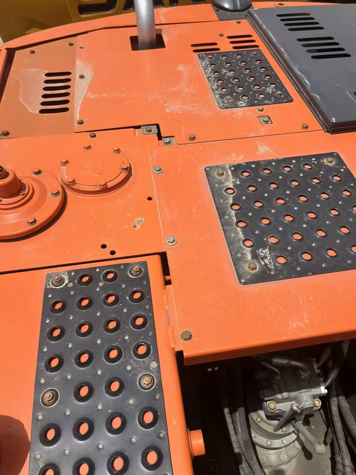 HITACHI ZX130 - מחפר סורק: תמונה 4 HITACHI ZX130 - מחפר סורק: תמונה 4