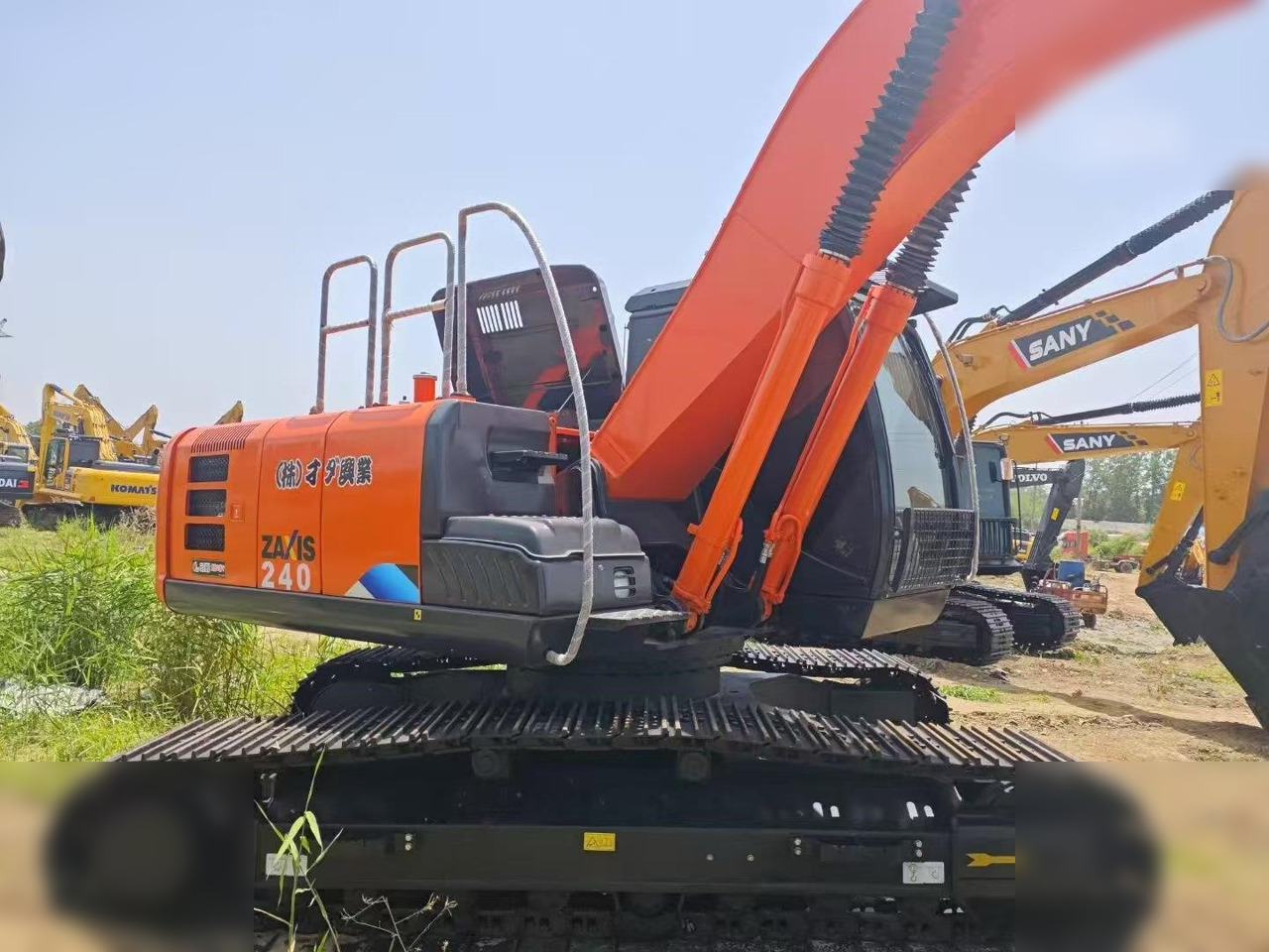 HITACHI ZX240 - מחפר סורק: תמונה 1 HITACHI ZX240 - מחפר סורק: תמונה 1