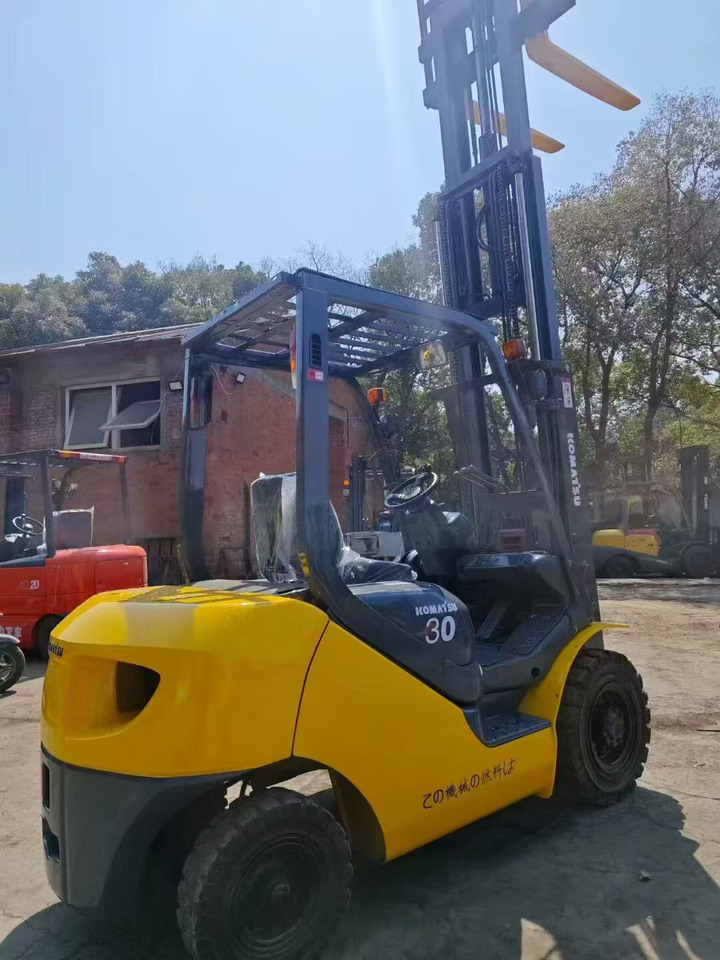 KOMATSU 3-ton - מעלית תורן אנכית: תמונה 5 KOMATSU 3-ton - מעלית תורן אנכית: תמונה 5