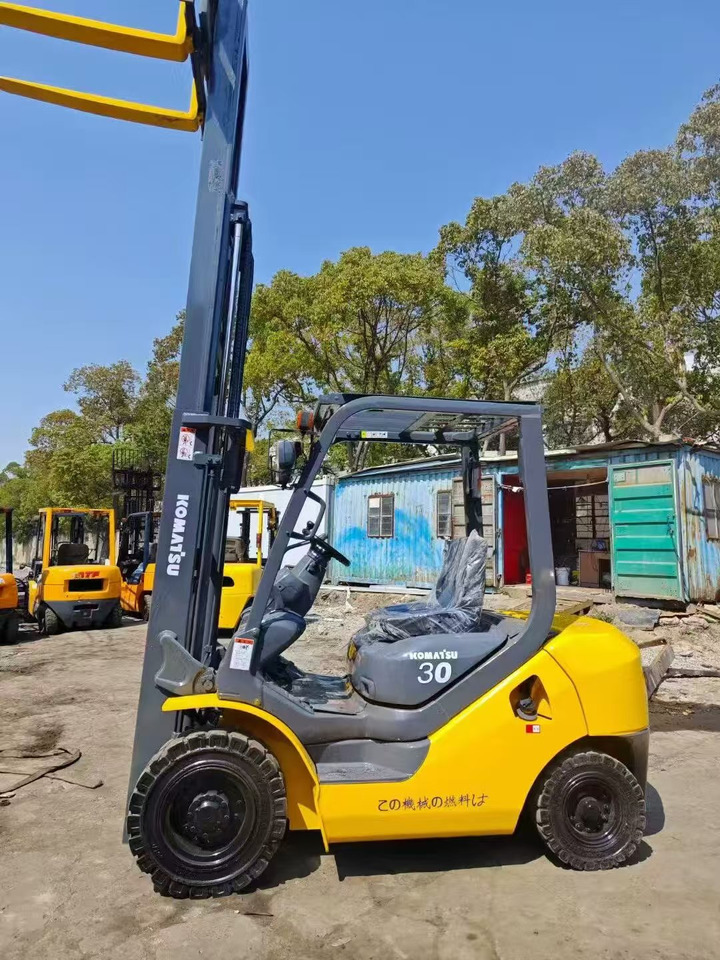 KOMATSU 3-ton - מעלית תורן אנכית: תמונה 4 KOMATSU 3-ton - מעלית תורן אנכית: תמונה 4