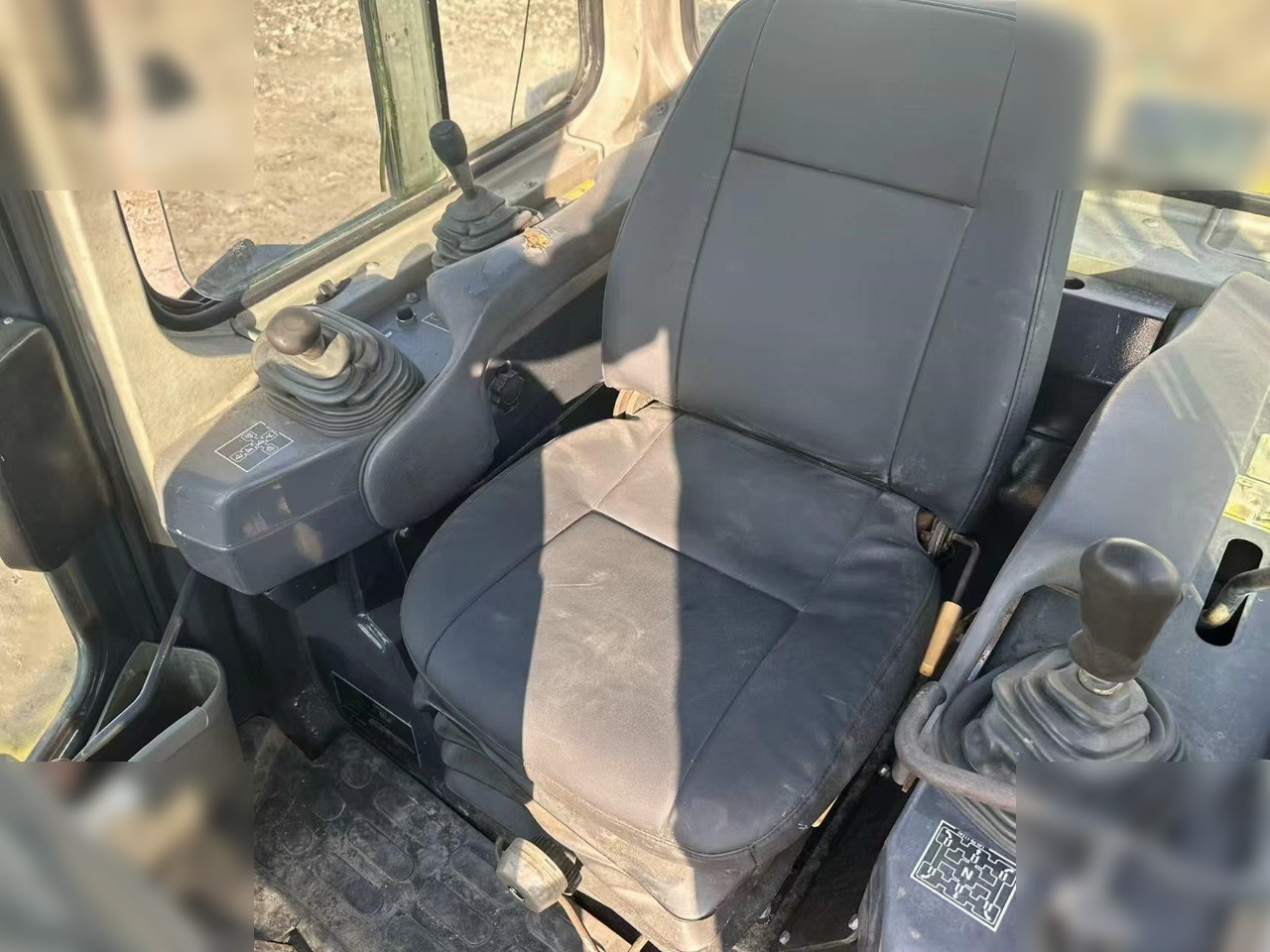 דחפור KOMATSU D85EX-18: תמונה 12