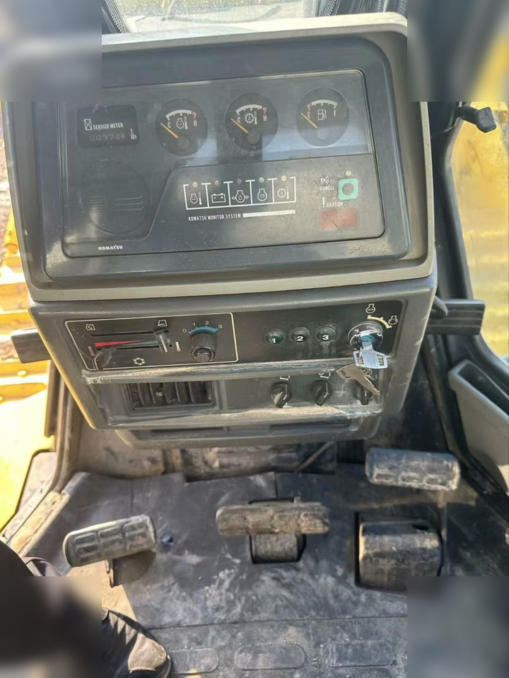 דחפור KOMATSU D85EX-18: תמונה 13