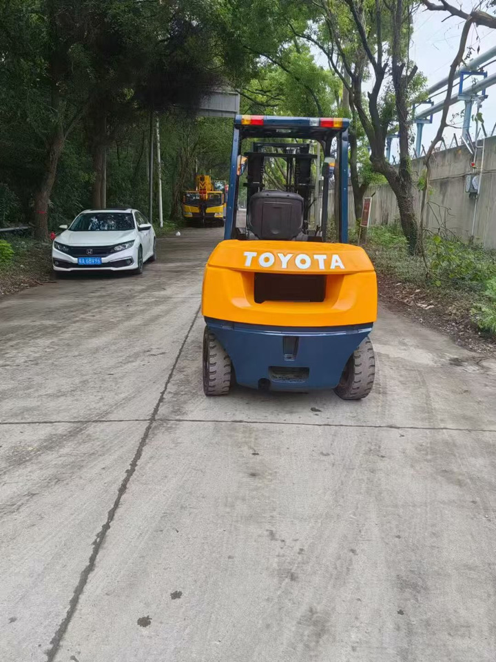 TOYATA 5-TON - מעלית תורן אנכית: תמונה 4 TOYATA 5-TON - מעלית תורן אנכית: תמונה 4