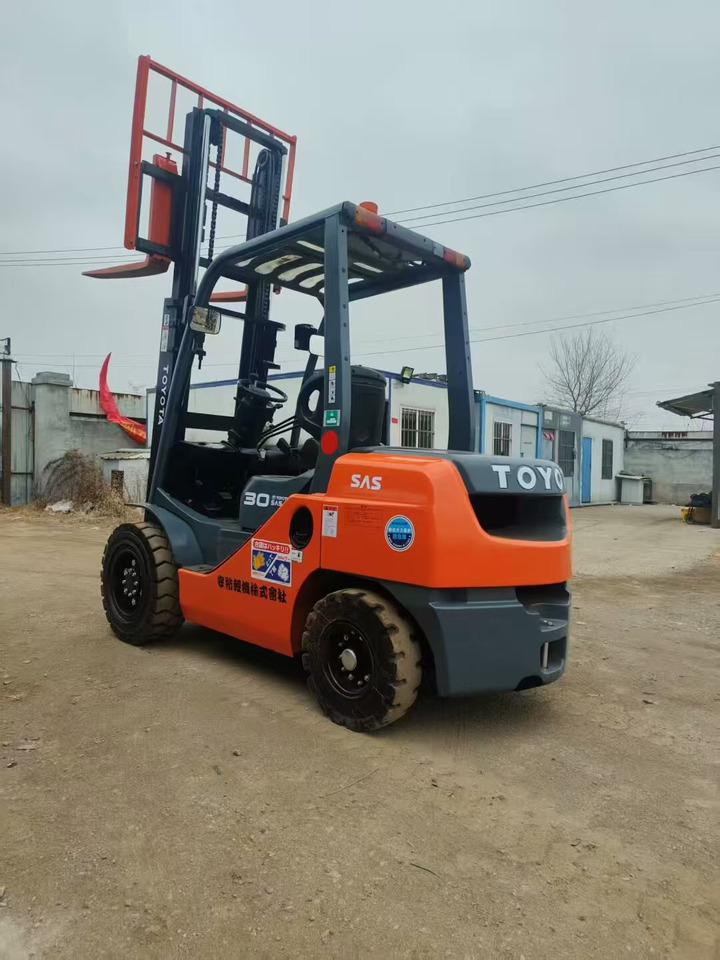 Toyata 3-ton - מעלית תורן אנכית: תמונה 2 Toyata 3-ton - מעלית תורן אנכית: תמונה 2
