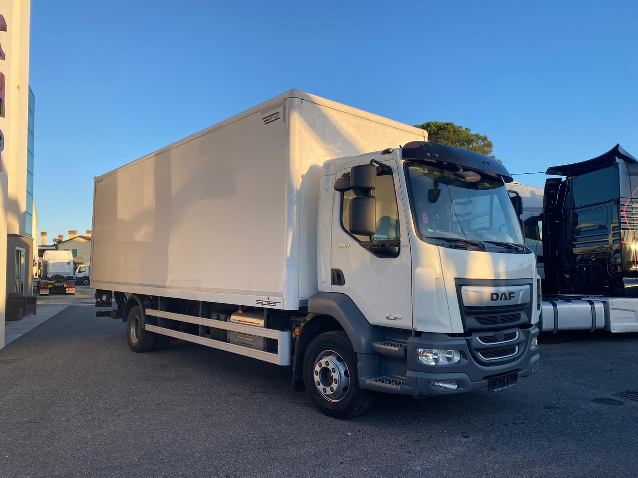 DAF LF 260 FA - משאית תיבה: תמונה 3 DAF LF 260 FA - משאית תיבה: תמונה 3