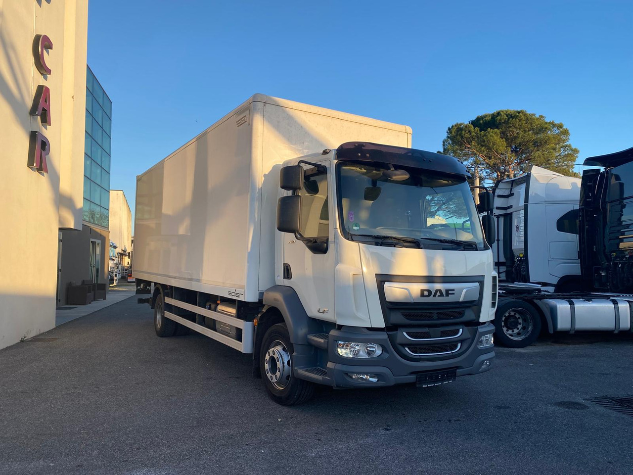 DAF LF 260 FA - משאית תיבה: תמונה 2 DAF LF 260 FA - משאית תיבה: תמונה 2
