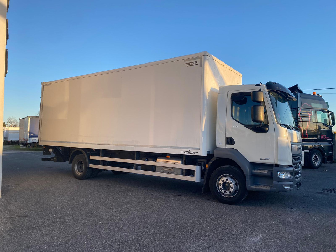 DAF LF 260 FA - משאית תיבה: תמונה 1 DAF LF 260 FA - משאית תיבה: תמונה 1