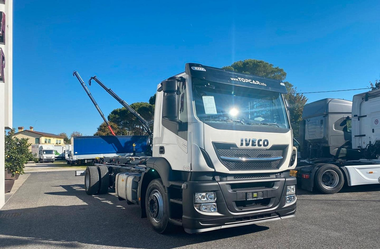 IVECO AD190S36 MOTRICE 2 ASSI TELAIO 2017 - מכונות אחרות: תמונה 4 IVECO AD190S36 MOTRICE 2 ASSI TELAIO 2017 - מכונות אחרות: תמונה 4