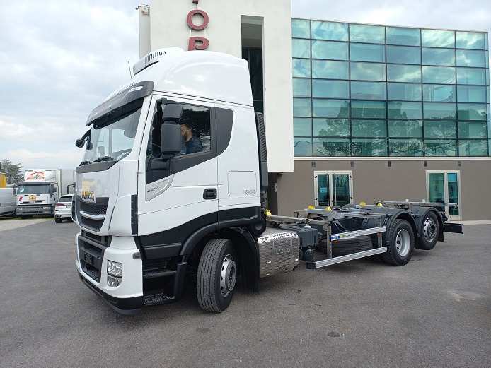 IVECO AS260S48 - משאית עם שלדת תא: תמונה 3 IVECO AS260S48 - משאית עם שלדת תא: תמונה 3