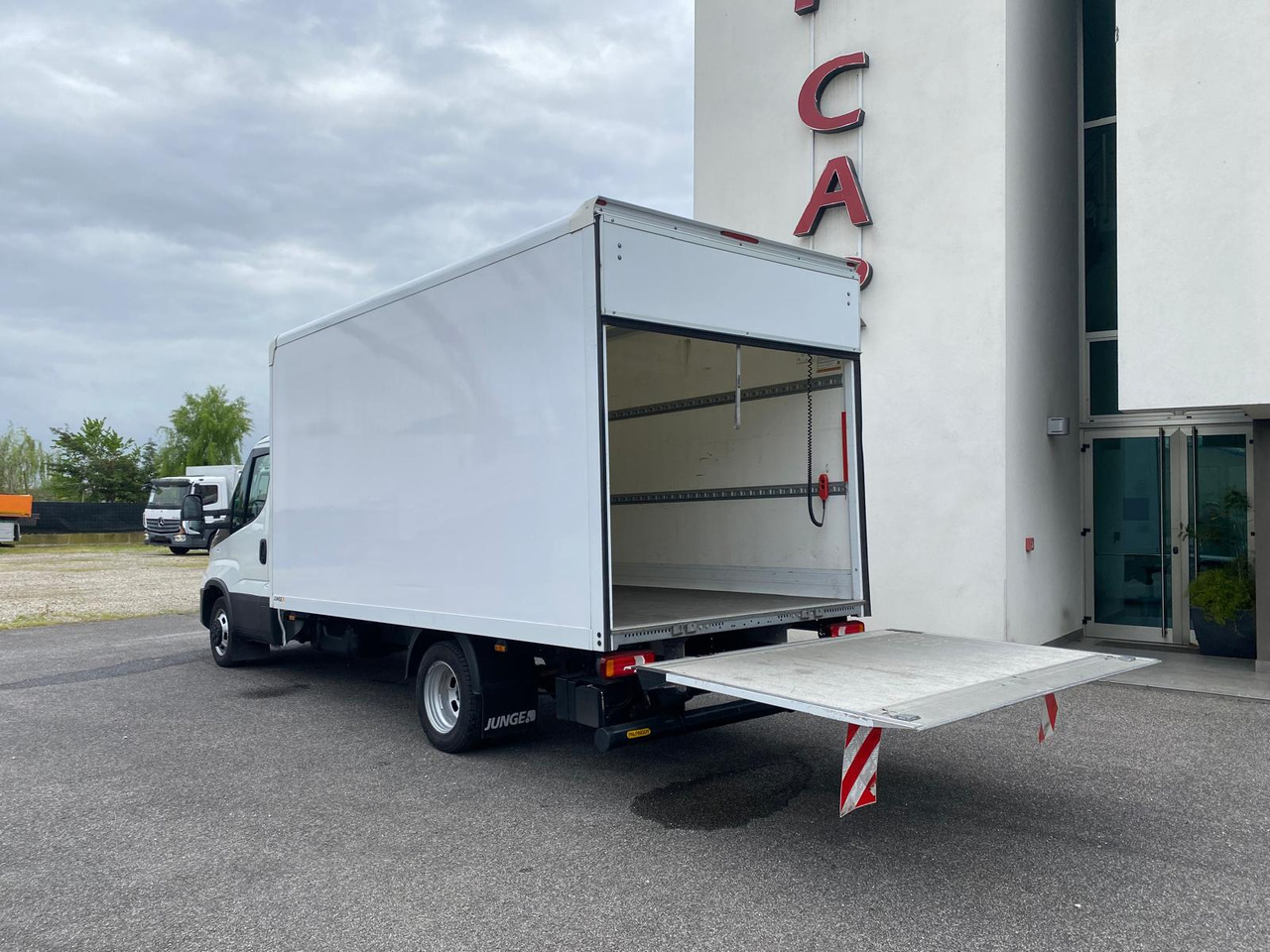 IVECO DAILY 35C16 - כלי רכב מסחרי עם תיבה: תמונה 5 IVECO DAILY 35C16 - כלי רכב מסחרי עם תיבה: תמונה 5