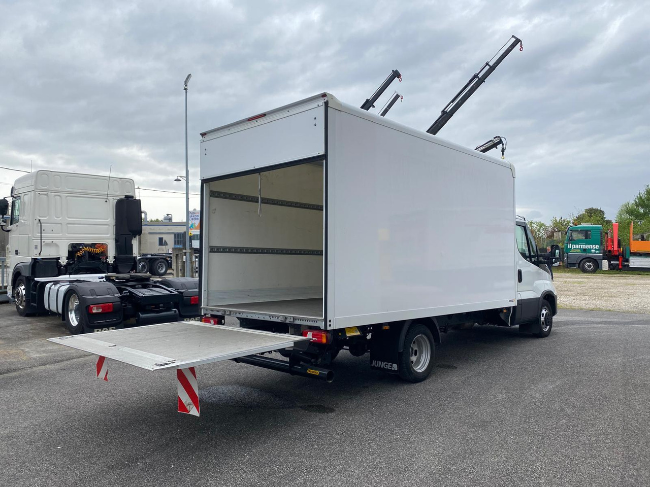 IVECO DAILY 35C16 - כלי רכב מסחרי עם תיבה: תמונה 4 IVECO DAILY 35C16 - כלי רכב מסחרי עם תיבה: תמונה 4