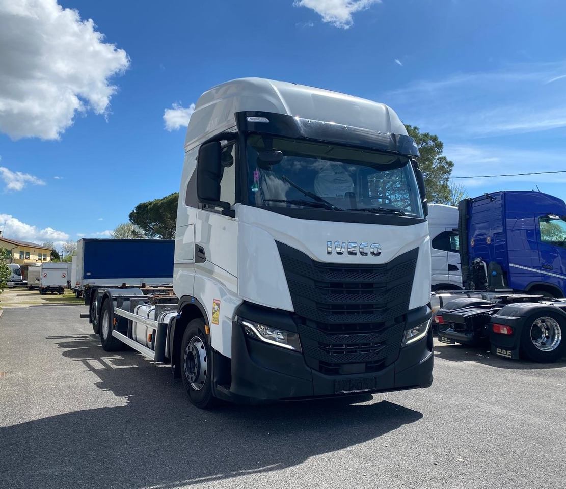 IVECO S-WAY AS260S48 - משאית עם שלדת תא: תמונה 3 IVECO S-WAY AS260S48 - משאית עם שלדת תא: תמונה 3