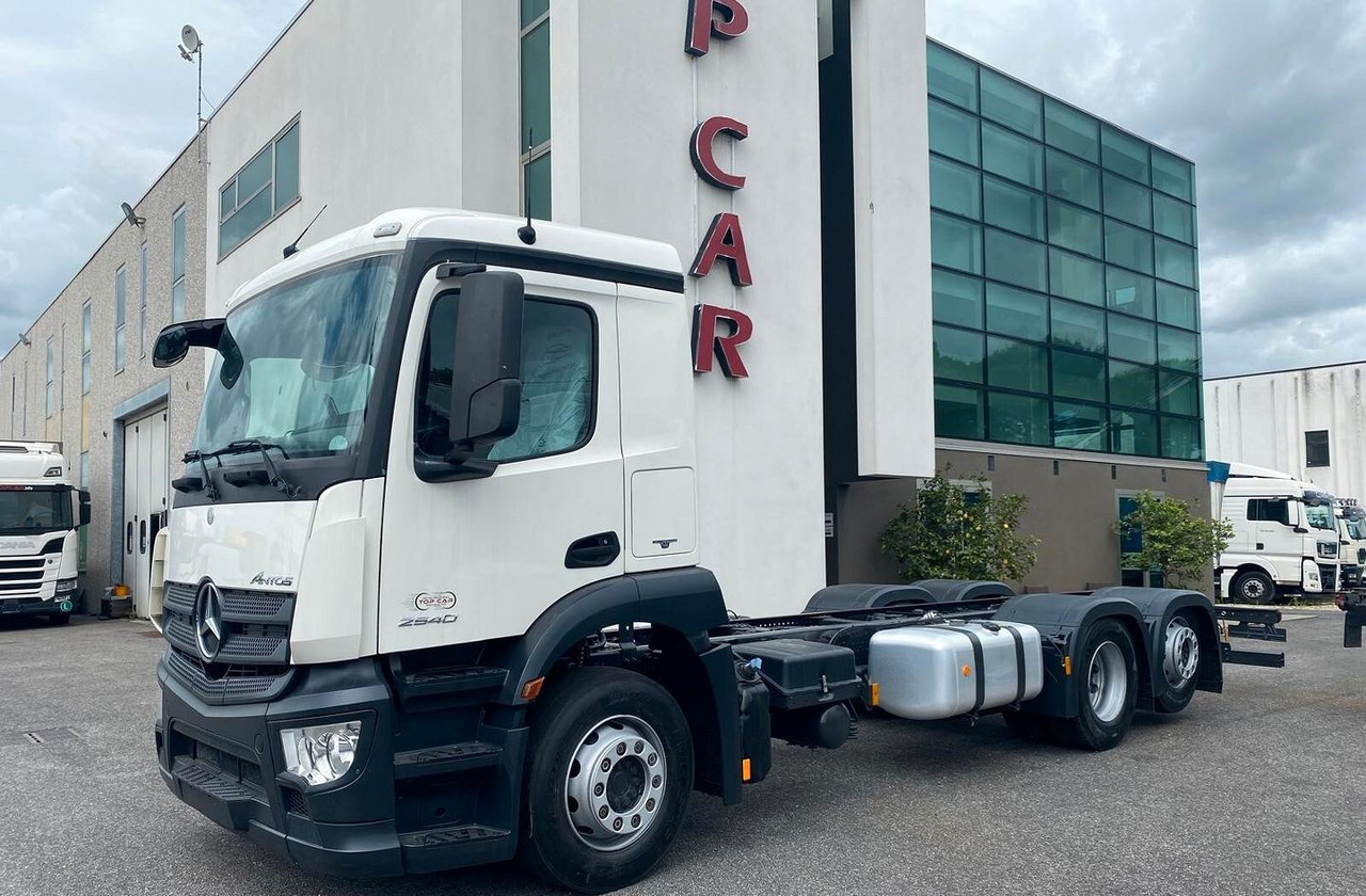 MERCEDES ANTOS 25.40 MOTRICE 3 ASSI TELAIO - משאית עם שלדת תא: תמונה 1 MERCEDES ANTOS 25.40 MOTRICE 3 ASSI TELAIO - משאית עם שלדת תא: תמונה 1