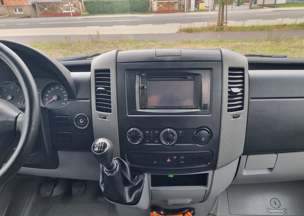 כלי רכב מסחרי עם לוח Volkswagen Crafter: תמונה 18