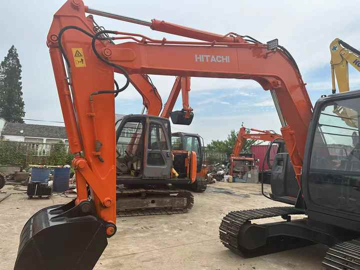 Cheap Price Hitachi ZX70 Used Excavator for Sale Used 6 Tons Hitachi Mini Excavator with Good Performance - מיני מחפר: תמונה 3 Cheap Price Hitachi ZX70 Used Excavator for Sale Used 6 Tons Hitachi Mini Excavator with Good Performance - מיני מחפר: תמונה 3