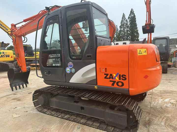 Cheap Price Hitachi ZX70 Used Excavator for Sale Used 6 Tons Hitachi Mini Excavator with Good Performance - מיני מחפר: תמונה 2 Cheap Price Hitachi ZX70 Used Excavator for Sale Used 6 Tons Hitachi Mini Excavator with Good Performance - מיני מחפר: תמונה 2
