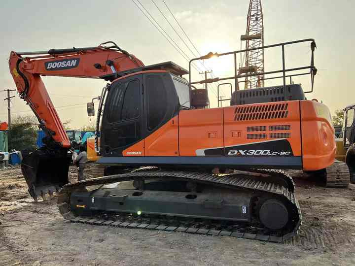Doosan Construction Equipment Dx300 , Used Earth-moving Machine Doosan Excavator , Doosan Heavy Machines for Sale - מחפר סורק: תמונה 2 Doosan Construction Equipment Dx300 , Used Earth-moving Machine Doosan Excavator , Doosan Heavy Machines for Sale - מחפר סורק: תמונה 2