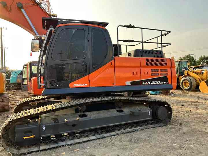 Doosan Construction Equipment Dx300 , Used Earth-moving Machine Doosan Excavator , Doosan Heavy Machines for Sale - מחפר סורק: תמונה 3 Doosan Construction Equipment Dx300 , Used Earth-moving Machine Doosan Excavator , Doosan Heavy Machines for Sale - מחפר סורק: תמונה 3