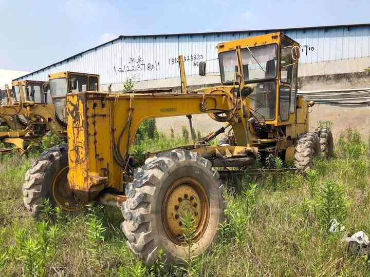 Japan Komatsu GD511 Motor Grader Cheap Price Komatsu Road Grader GD511 Good Condition in China - מפלסת: תמונה 5 Japan Komatsu GD511 Motor Grader Cheap Price Komatsu Road Grader GD511 Good Condition in China - מפלסת: תמונה 5