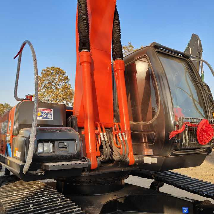 Original Japan Hitachi ZX200-5 Excavator Hitachi Excavator in Low Price for Hot Sale - מחפר סורק: תמונה 4 Original Japan Hitachi ZX200-5 Excavator Hitachi Excavator in Low Price for Hot Sale - מחפר סורק: תמונה 4