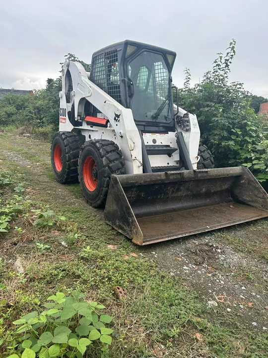 Second Hand BOBCAT S300 Skid-steer Loader with Very Good Performance Is for Sale at a Low Price - מעמיס היגוי החלקה: תמונה 2 Second Hand BOBCAT S300 Skid-steer Loader with Very Good Performance Is for Sale at a Low Price - מעמיס היגוי החלקה: תמונה 2