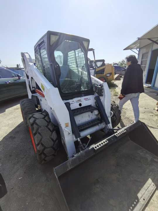Second Hand Bobcat S300 Skid Steer Loader High Quality Cheap 95% New Used Mini Bobcati Bobcate S300 - מעמיס היגוי החלקה: תמונה 2 Second Hand Bobcat S300 Skid Steer Loader High Quality Cheap 95% New Used Mini Bobcati Bobcate S300 - מעמיס היגוי החלקה: תמונה 2