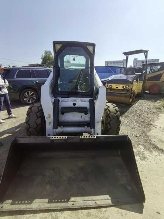 Second Hand Bobcat S300 Skid Steer Loader High Quality Cheap 95% New Used Mini Bobcati Bobcate S300 - מעמיס היגוי החלקה: תמונה 3 Second Hand Bobcat S300 Skid Steer Loader High Quality Cheap 95% New Used Mini Bobcati Bobcate S300 - מעמיס היגוי החלקה: תמונה 3