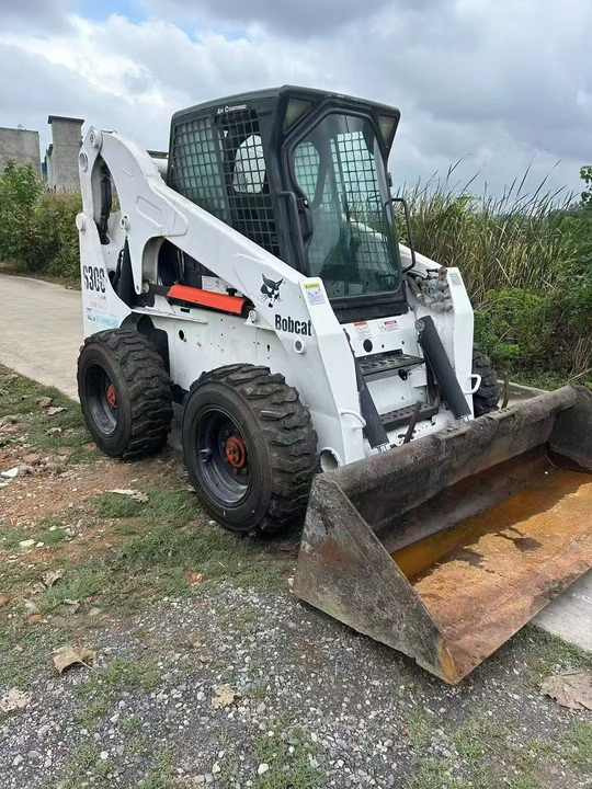 USED BOBCAT S300 Skid-steer Loader with Very Good Performance Is for Sale at a Low Price. S160/s185/s220/330 in Stock - מעמיס היגוי החלקה: תמונה 2 USED BOBCAT S300 Skid-steer Loader with Very Good Performance Is for Sale at a Low Price. S160/s185/s220/330 in Stock - מעמיס היגוי החלקה: תמונה 2