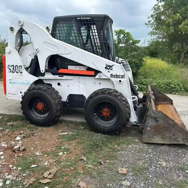USED BOBCAT S300 Skid-steer Loader with Very Good Performance Is for Sale at a Low Price. S160/s185/s220/330 in Stock - מעמיס היגוי החלקה: תמונה 1 USED BOBCAT S300 Skid-steer Loader with Very Good Performance Is for Sale at a Low Price. S160/s185/s220/330 in Stock - מעמיס היגוי החלקה: תמונה 1