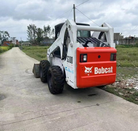 USED BOBCAT S300 Skid-steer Loader with Very Good Performance Is for Sale at a Low Price. S160/s185/s220/330 in Stock - מעמיס היגוי החלקה: תמונה 4 USED BOBCAT S300 Skid-steer Loader with Very Good Performance Is for Sale at a Low Price. S160/s185/s220/330 in Stock - מעמיס היגוי החלקה: תמונה 4