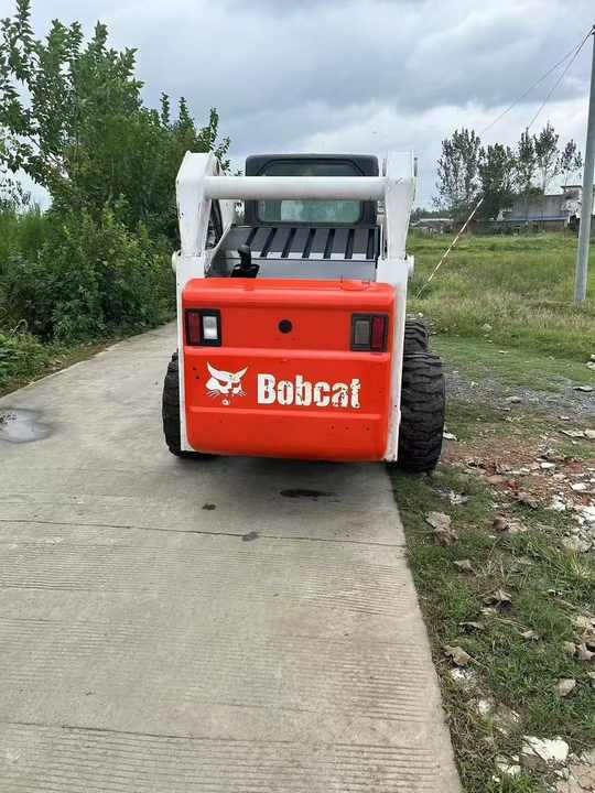 USED BOBCAT S300 Skid-steer Loader with Very Good Performance Is for Sale at a Low Price. S160/s185/s220/330 in Stock - מעמיס היגוי החלקה: תמונה 3 USED BOBCAT S300 Skid-steer Loader with Very Good Performance Is for Sale at a Low Price. S160/s185/s220/330 in Stock - מעמיס היגוי החלקה: תמונה 3