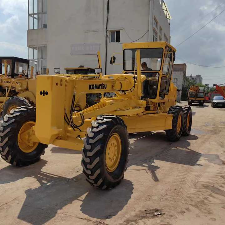 USED Komatsu GD511 Grader with Good Condition for Sale - מפלסת: תמונה 3 USED Komatsu GD511 Grader with Good Condition for Sale - מפלסת: תמונה 3