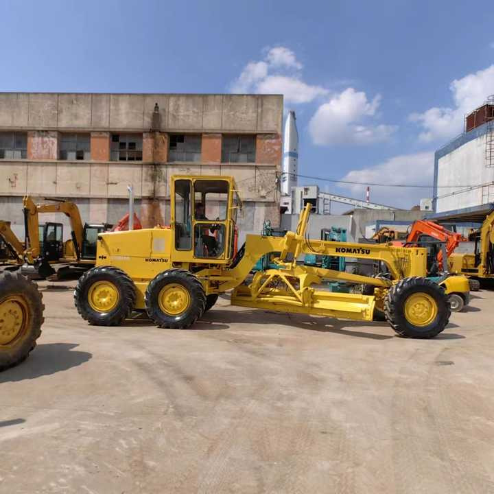 USED Komatsu GD511 Grader with Good Condition for Sale - מפלסת: תמונה 4 USED Komatsu GD511 Grader with Good Condition for Sale - מפלסת: תמונה 4