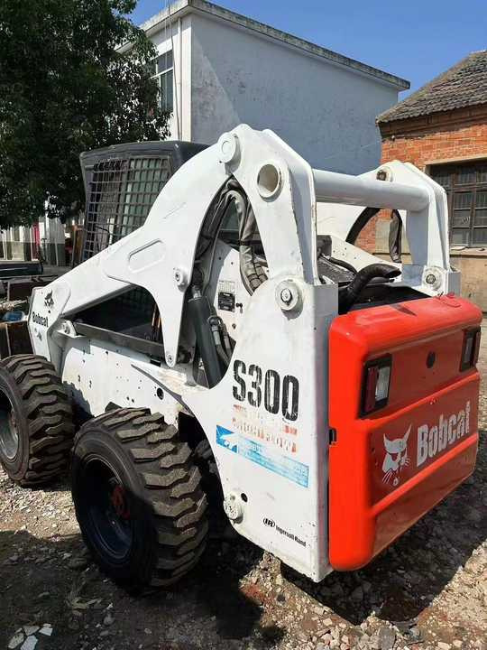 Used Bob Cat Bob Cat S300 Used Skid Steer Wheel Loader Multifunctional Track Loaders Bobcat - מעמיס היגוי החלקה: תמונה 4 Used Bob Cat Bob Cat S300 Used Skid Steer Wheel Loader Multifunctional Track Loaders Bobcat - מעמיס היגוי החלקה: תמונה 4