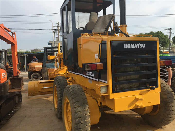 Used Komatsu GD305 Motor Grader Cheap Price Komatsu Road Grader GD305 Good Condition in China - מפלסת: תמונה 4 Used Komatsu GD305 Motor Grader Cheap Price Komatsu Road Grader GD305 Good Condition in China - מפלסת: תמונה 4