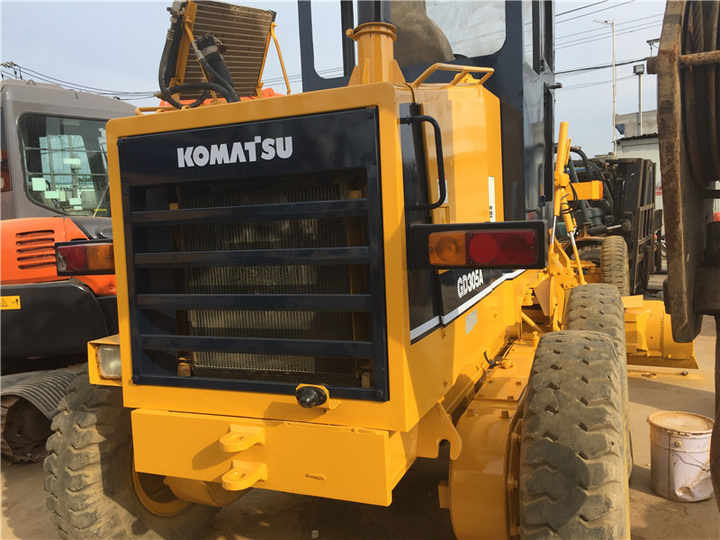 Used Komatsu GD305 Motor Grader Cheap Price Komatsu Road Grader GD305 Good Condition in China - מפלסת: תמונה 3 Used Komatsu GD305 Motor Grader Cheap Price Komatsu Road Grader GD305 Good Condition in China - מפלסת: תמונה 3